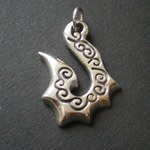 Pendentif crochet type maori