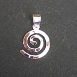 Pendentif spirale martelée