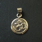 Pendentif médaille om