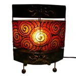 Lampe résine rouge spirales et fer forgé modèle moyen