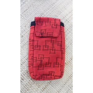 Pochette smartphone rouge motif géo 