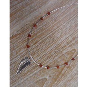 Collier plume et perles grenat