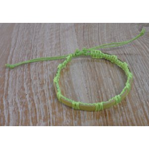 Bracelet  fin en cuir et fil vert