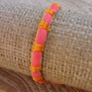 Bracelet  fin en cuir et fil orange