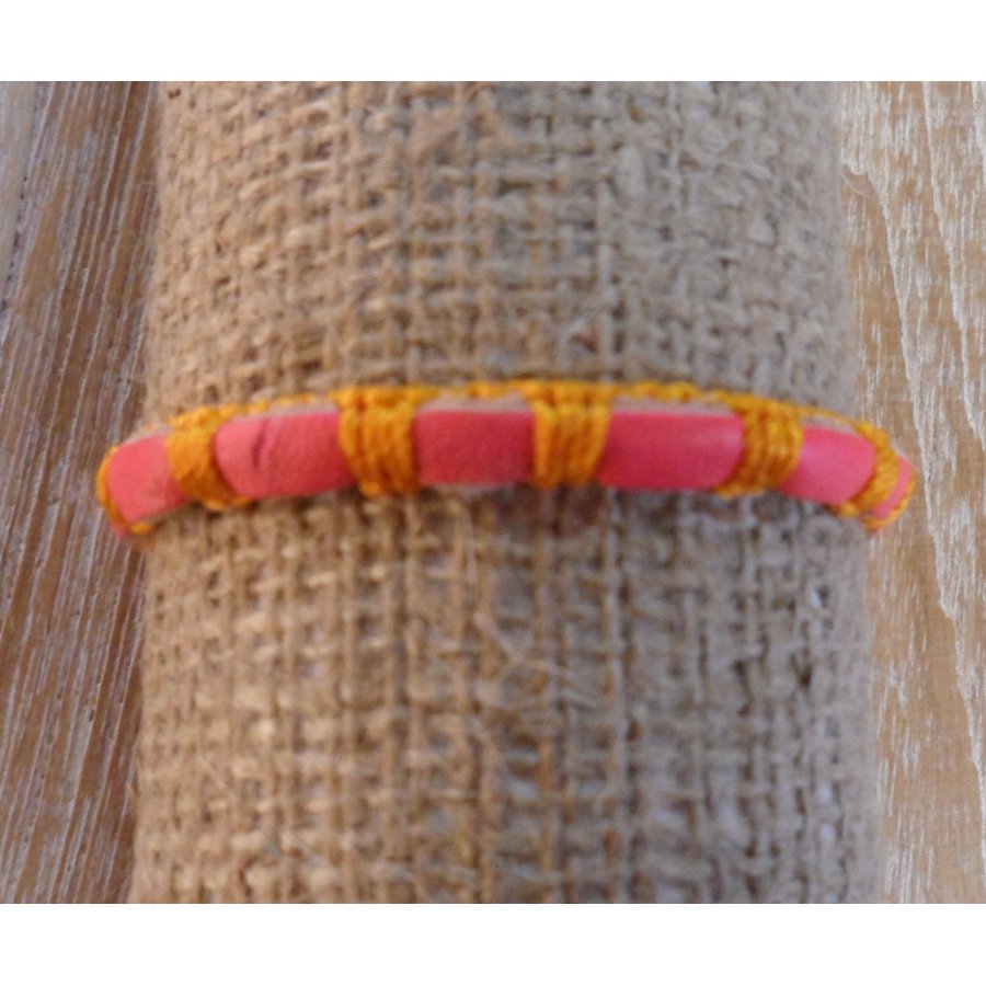 Bracelet  fin en cuir et fil orange