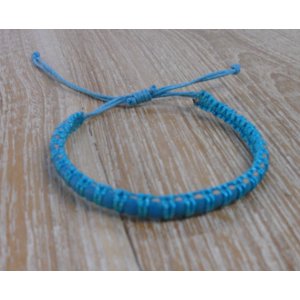 Bracelet  fin en cuir et fil bleu