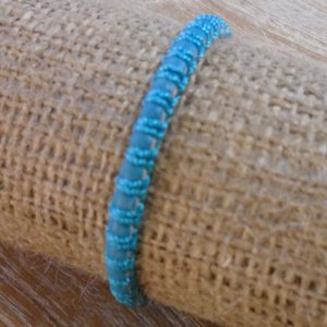 Bracelet  fin en cuir et fil bleu