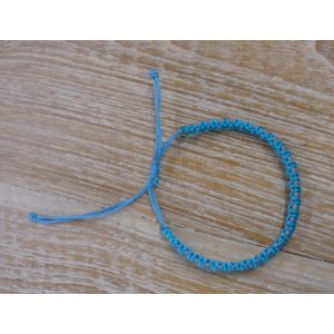 Bracelet  fin en cuir et fil bleu