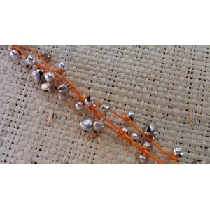 Bracelet de cheville orange à grelots argentés