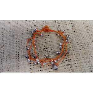 Bracelet de cheville orange à grelots argentés