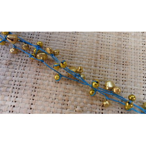 Bracelet de cheville bleu à grelots dorés