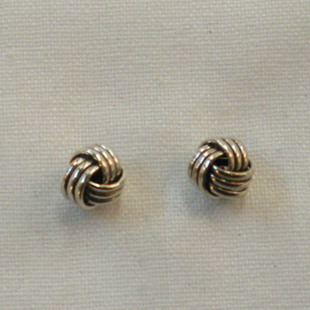 Clous d'oreilles boule de nœuds 