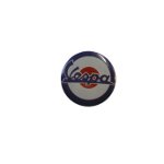 Badge petit Vespa bleu sur fond bleu blanc rouge