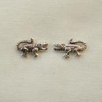 Clous d'oreilles crocodile