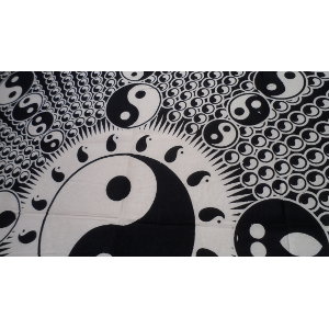 Tenture maxi full yin yang délire blanc et noir