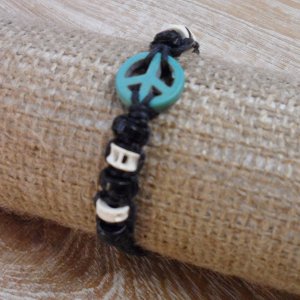 Bracelet  macramé peace and love noir