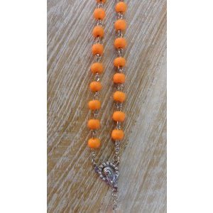 Chapelet en perles de bois orange