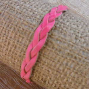 Bracelet cuir tresse fine fuschia