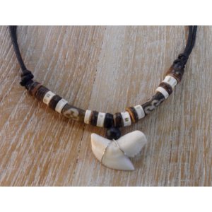 Collier dent de requin Mawi