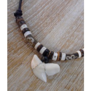 Collier dent de requin Mawi