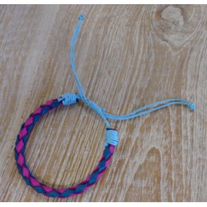 Bracelet rond cuir tressé rose et bleu