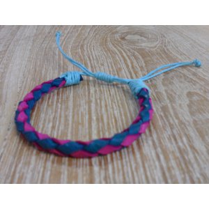 Bracelet rond cuir tressé rose et bleu