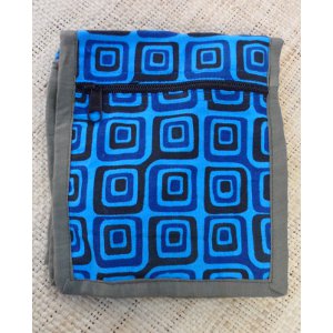 Sacoche bleue motifs carrés 7