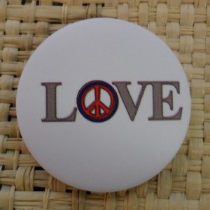 Badge  love & peace