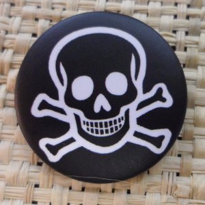 Badge tête de mort souriante black