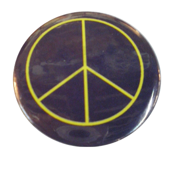 Badge Peace and Love Jaune fond noir