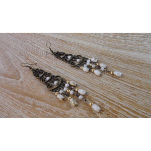 Pendants d'oreilles assaki blanches