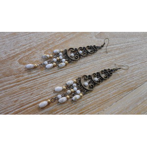 Pendants d'oreilles assaki blanches