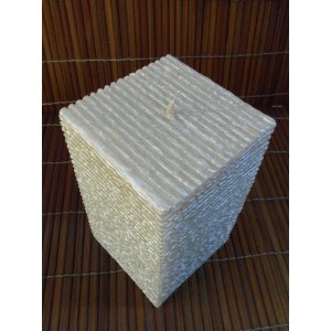 Bougie carrée blanche nacrée stries
