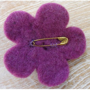 Broche fieltro iris