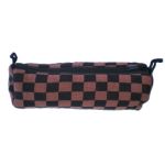 Trousse carreaux marron