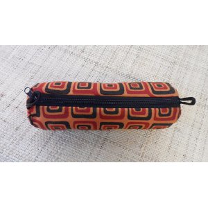 Trousse motif carré orange