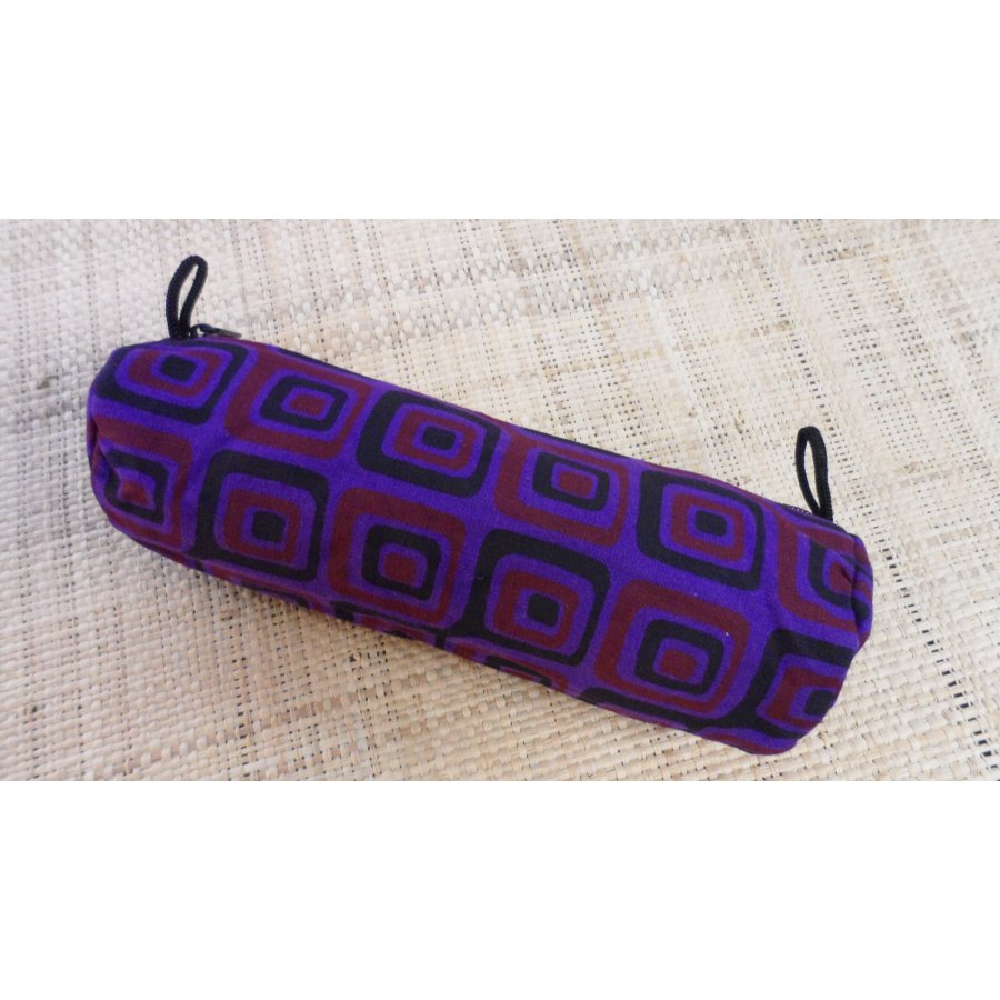 Trousse motif carré violet