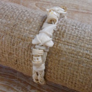 Bracelet cuir blanc dents de requin