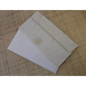 Papier à lettre et 5 enveloppes longues écru