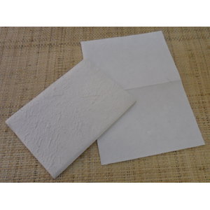 Papier à lettre et 10 enveloppes écru