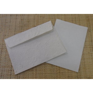 Papier à lettre et 10 enveloppes écru