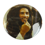 Badge Bob Marley souriant