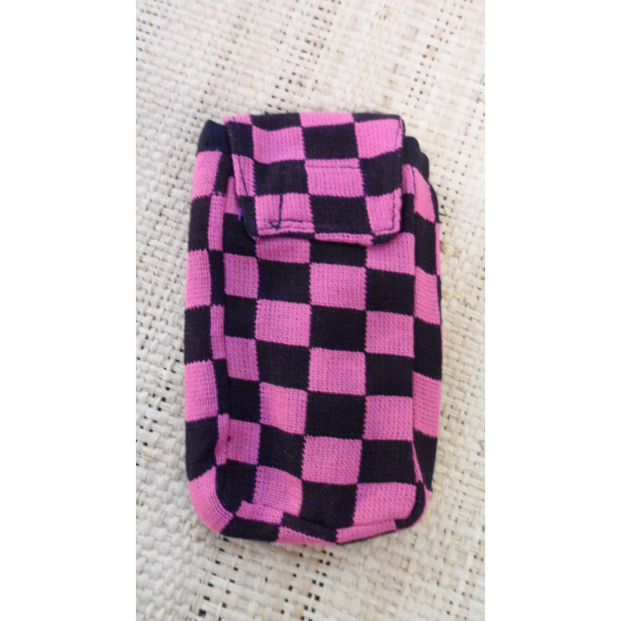 Housse mobile rose à damier