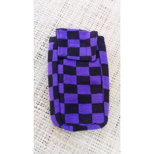 Housse mobile violette à damier