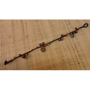 Bracelet de cheville marron foncé sapèques et perles de couleur