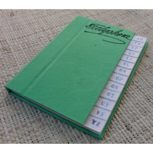 Petit carnet téléphonique vert