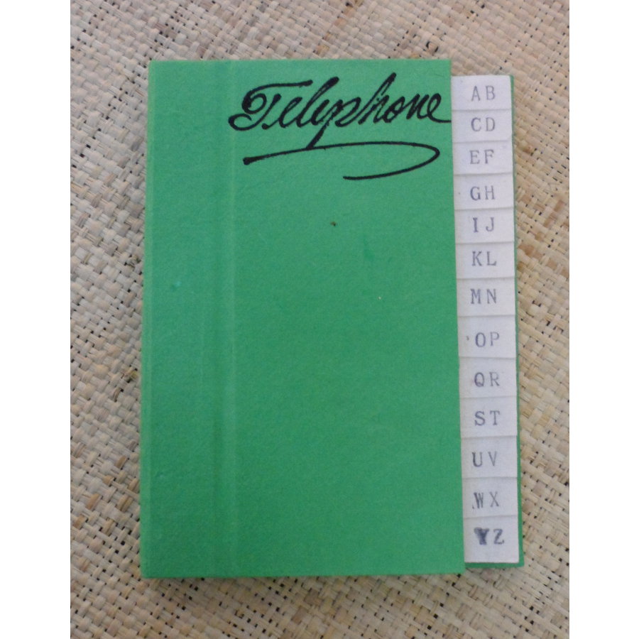 Petit carnet téléphonique vert