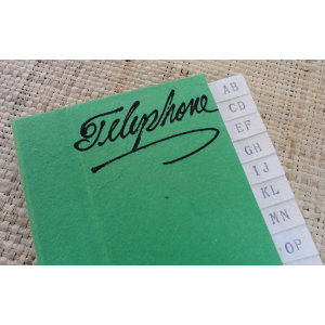 Petit carnet téléphonique vert