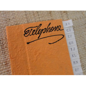 Petit carnet téléphonique orange