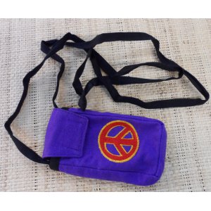 Pochette smartphone peace & love brodé